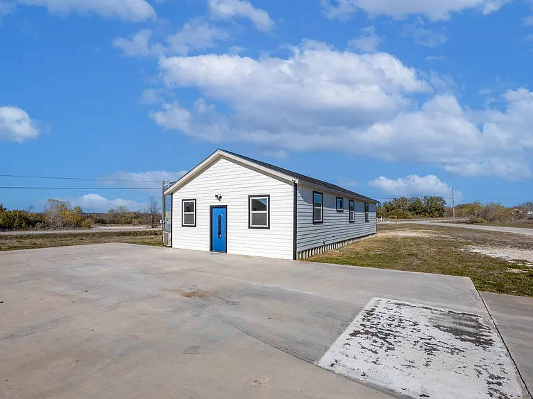 147 Western Lake Dr — Photo 4