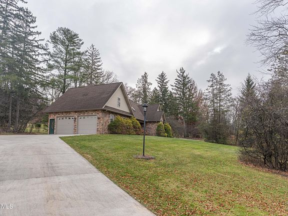 4th image of 1712 Sylvan Dr
