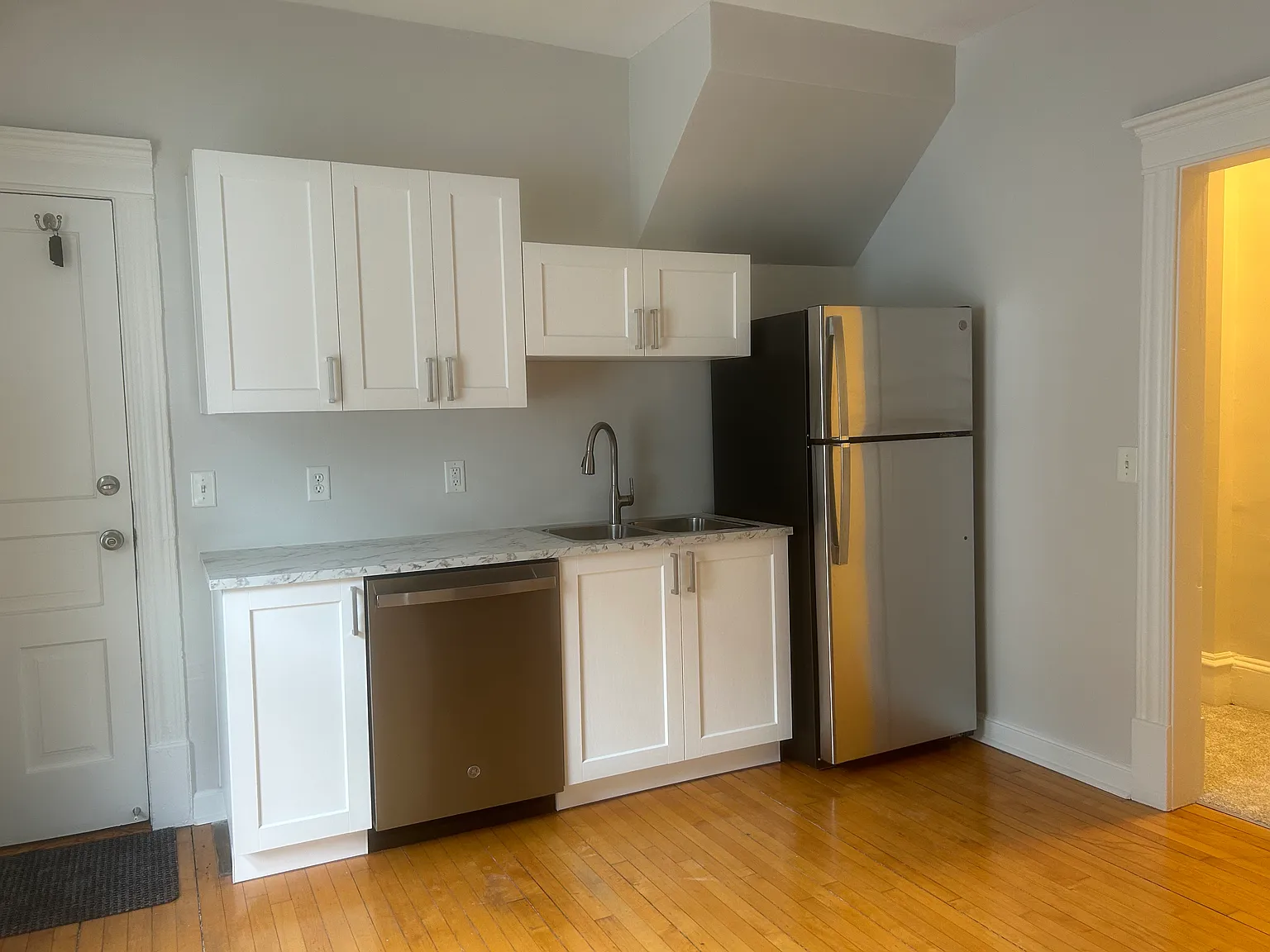 5 bed, 2200 sqft, $2,750 — Photo 4