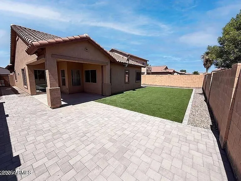 934 E Overlin Dr — Photo 13