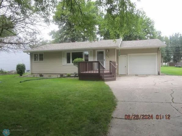 805 4th St S, Wahpeton, ND 58075