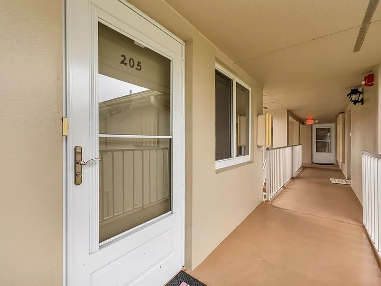 31 Lake Vista Trl #205 — Photo 4