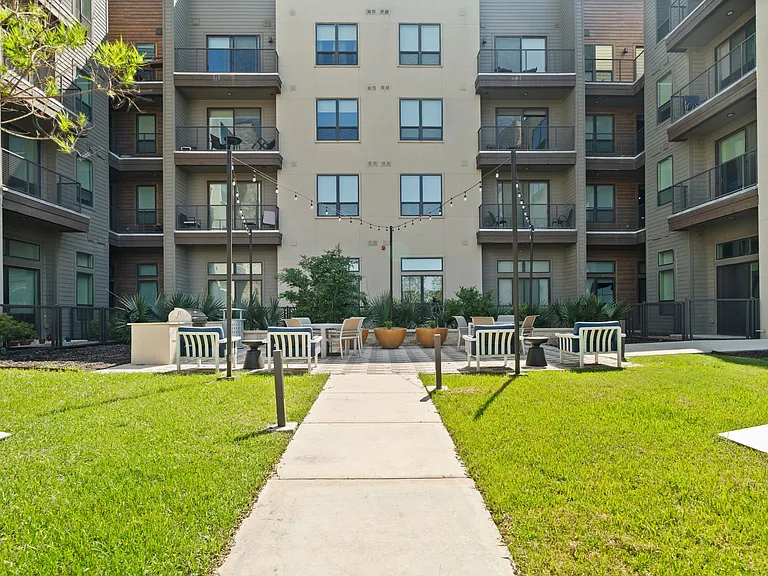 The Standard at Legacy — Photo 40
