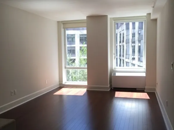 60 Riverside Boulevard image 2 of 4