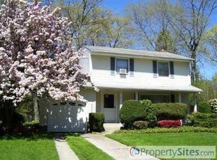12 Greene Dr, Commack, NY 11725