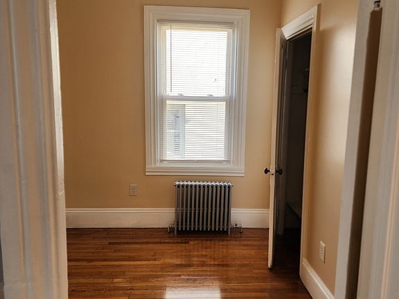 4th image of 706 Prairie Ave Floor 1