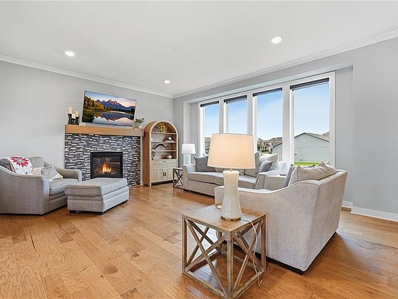 4th image of 1709 SW Hightown Dr