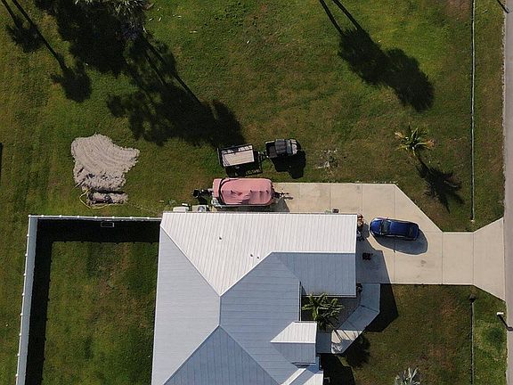 4th image of 1949 SW Aaron Ln