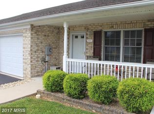 621 Palm Beach Dr, Hagerstown, MD 21740