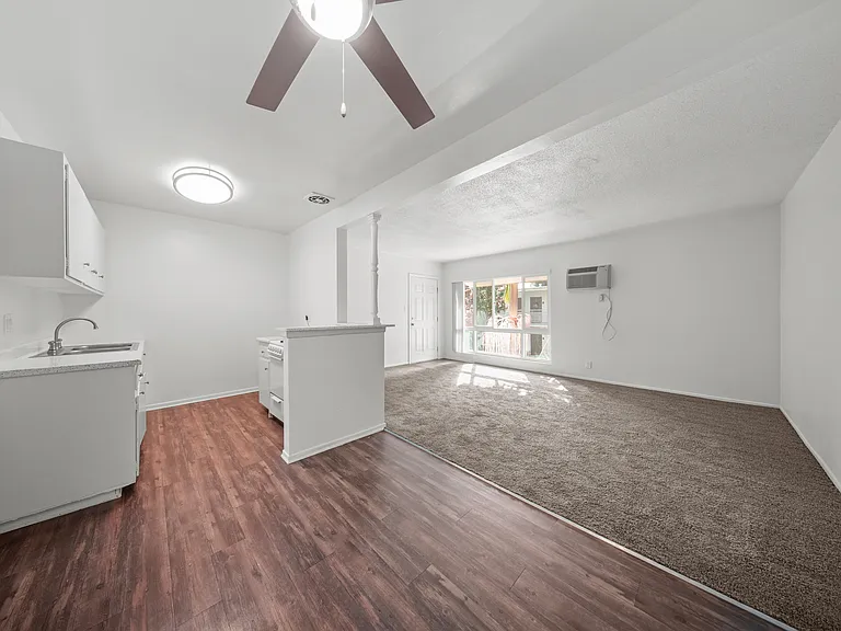 Anaheim Park Apartments — Photo 11