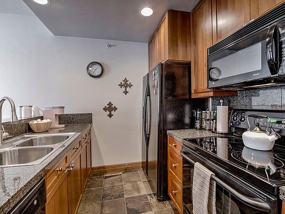 5th image of 34 Highfield Trl #202