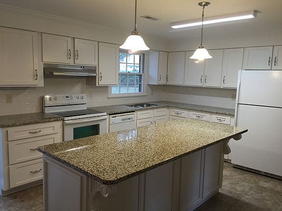 5th image of 818 Meadow Ln