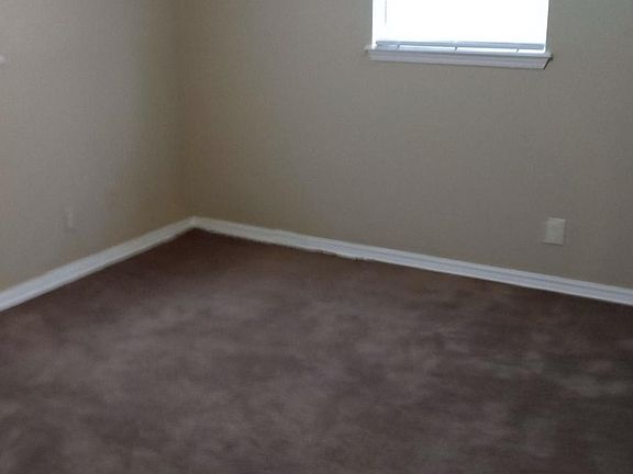 4th image of 3740 SE 23rd St