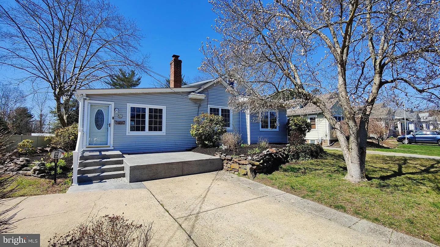 3 bed, 2.0 bath, 1932 sqft, $2,975 — Photo 2