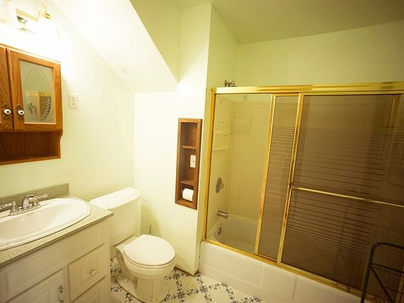 5th image of 1501 Watervliet Ave