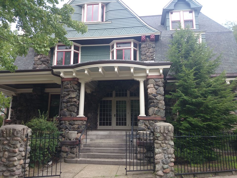 2nd image of 26 Crowninshield Rd