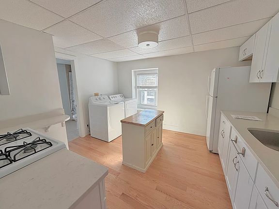 3rd image of 144 Cabot St #3