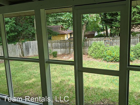 2nd image of 710 Oak Terrace Ln