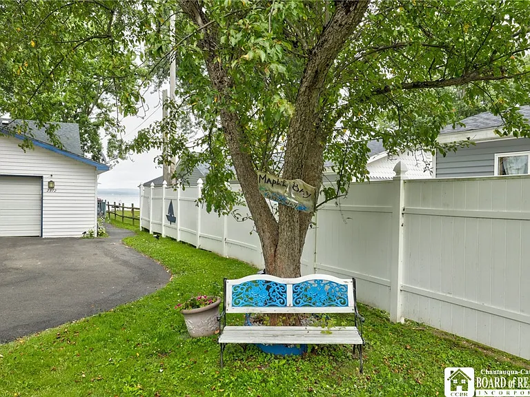 2372 Lakeside Dr — Photo 34