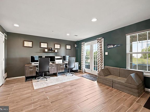 5th image of 175 Tulip Ln