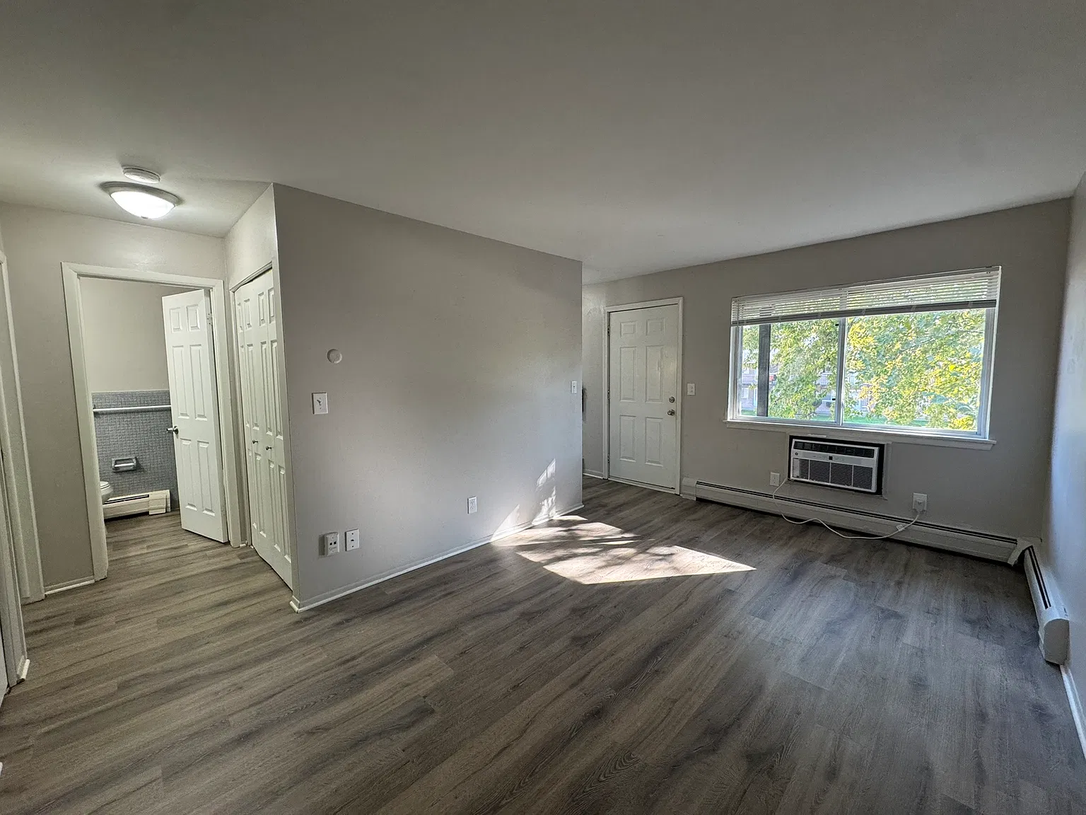 1750-1770 St Johns Park Place Apartments - 5 — Photo 3