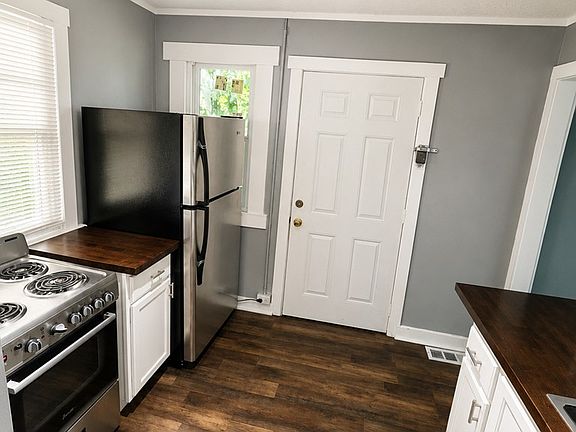 4th image of 2717 Baldwin St