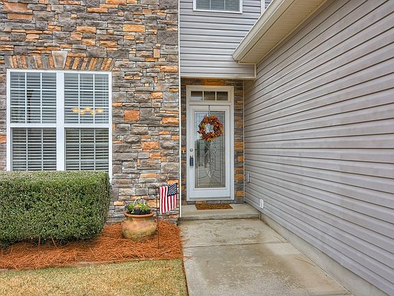 5th image of 525 Sweet Meadow Dr