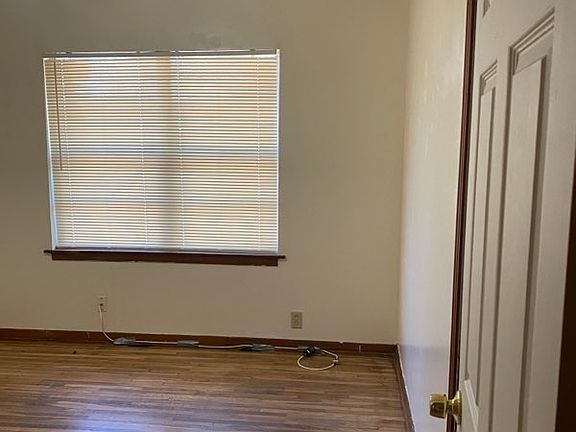 3rd image of 4814 Jean St