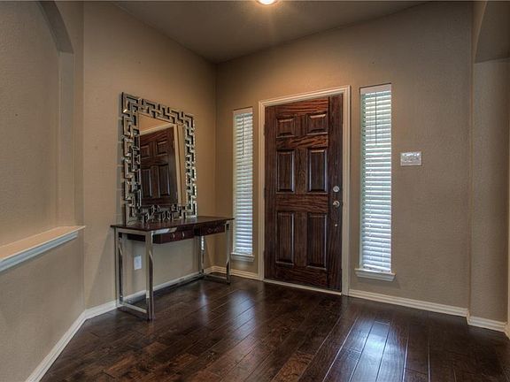 4th image of 1018 Southwestern Dr