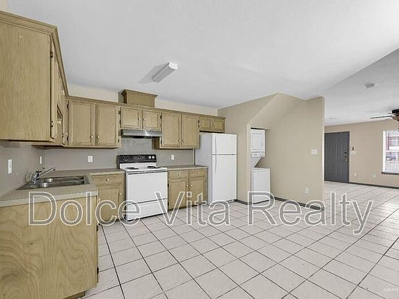 4th image of 610 N Broadway St APT 4