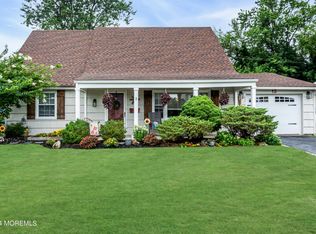 15 Northland Ln, Aberdeen, NJ 07747