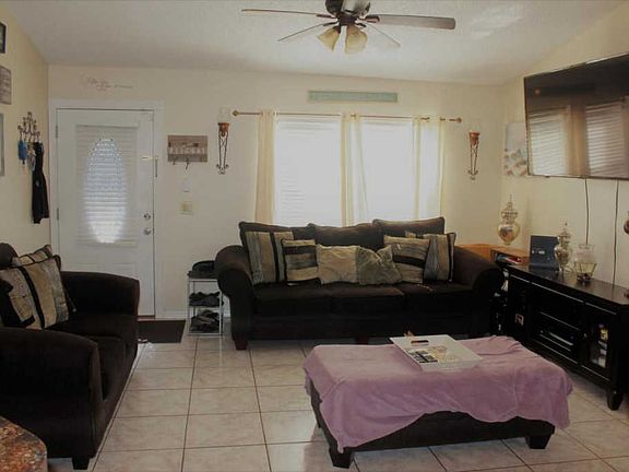 3rd image of 181 NW Carmelite St