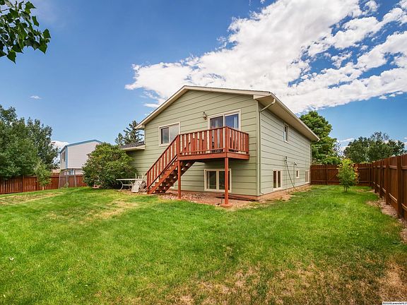 3rd image of 2418 Knoll Ct