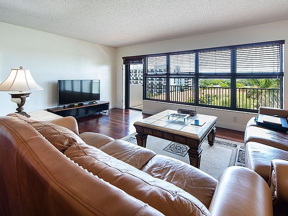 3rd image of 3200 Port Royale Dr N APT 703