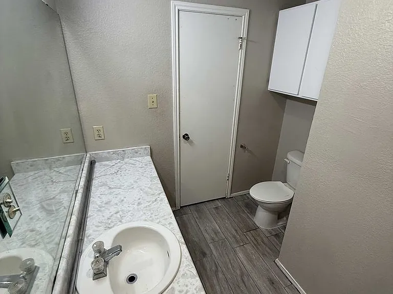 1204 Greenbriar Loop — Photo 6