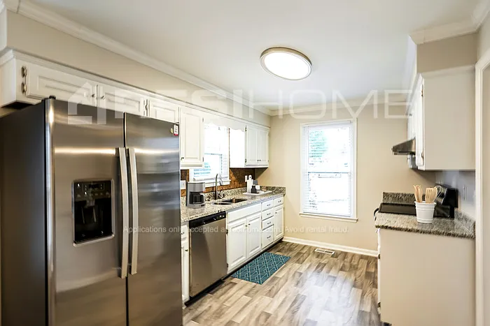 112 Lancaster Ct — Photo 3