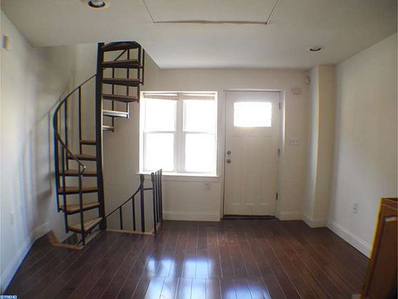2nd image of 1131 E Passyunk Ave