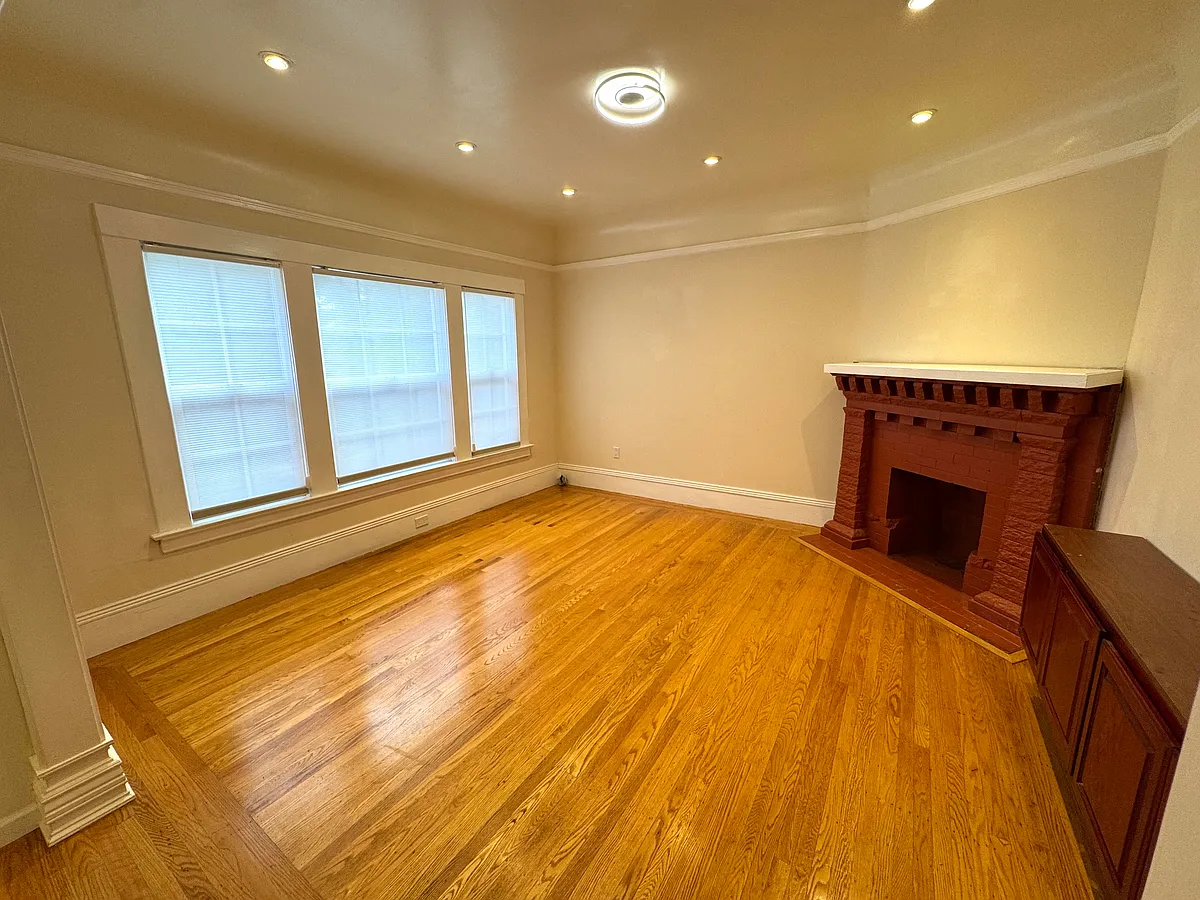 Spacious living room with abundant of natural light - Persia Ave
