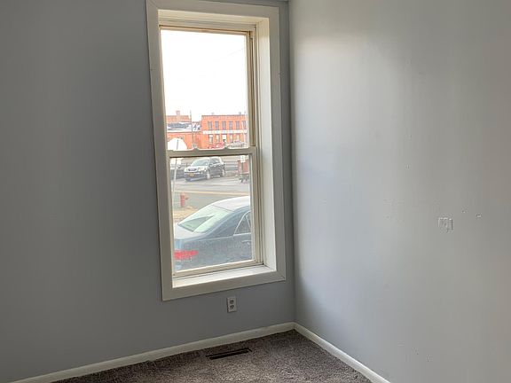 3rd image of 405 Washington St