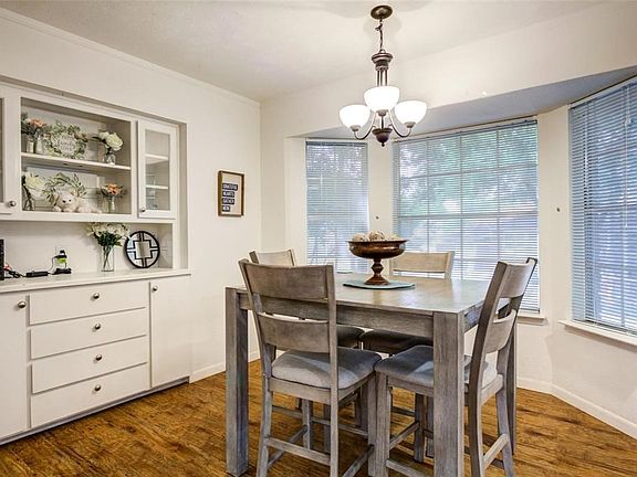 4th image of 615 Country Green Ln