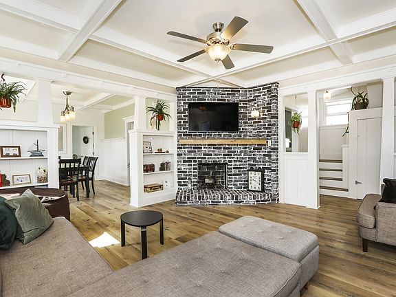 5th image of 3220 E 6th St #6