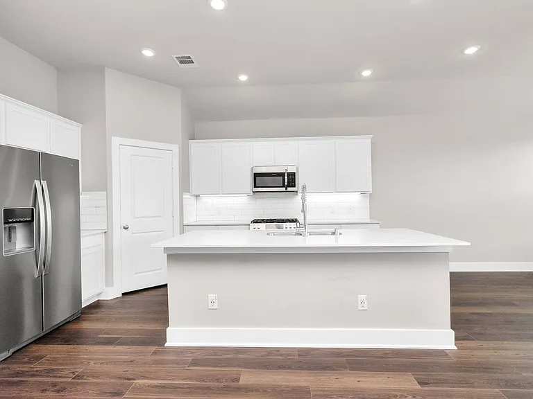 10515 Moon Valley Ln — Photo 9