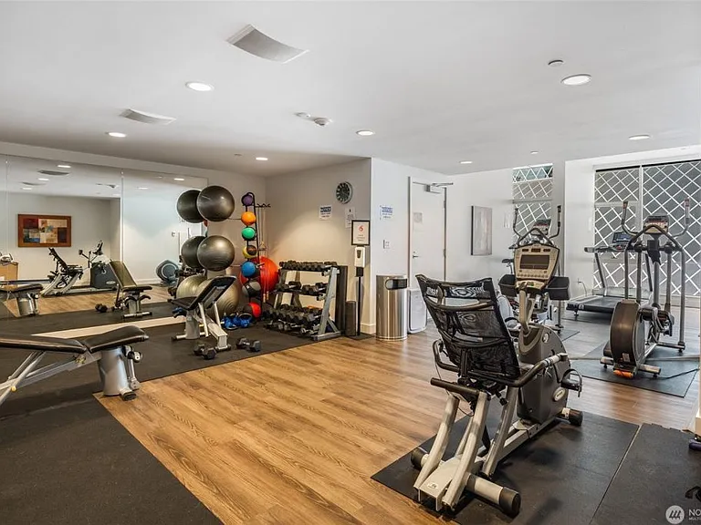 909 5th Ave #2301 — Photo 32