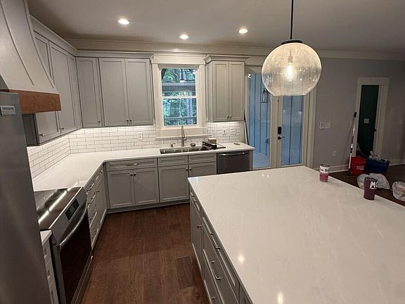 5th image of 922 Greenbriar Drive