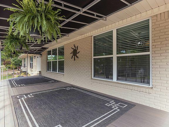 3rd image of 3412 N Hills Blvd