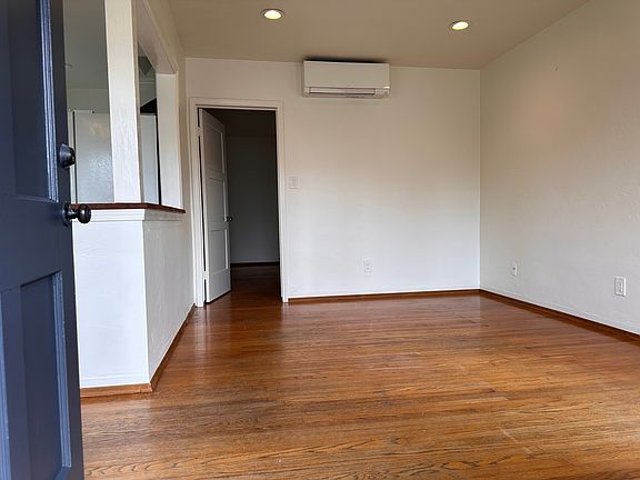 4th image of 4659 Idaho St