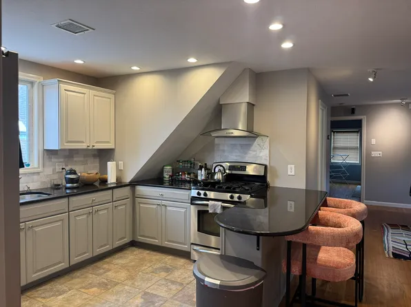 17 Summit Ave #3, Providence, RI 02906