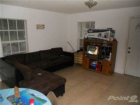 4th image of 813 E Hoffman Blvd