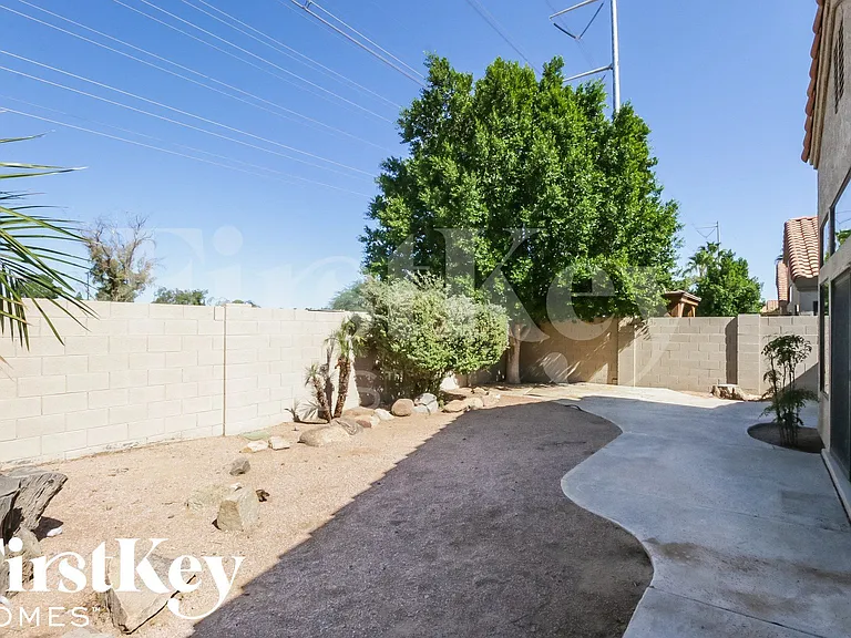 306 E Vaughn Ave — Photo 15
