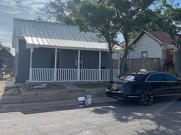 2nd image of 105 S Mulberry Ave